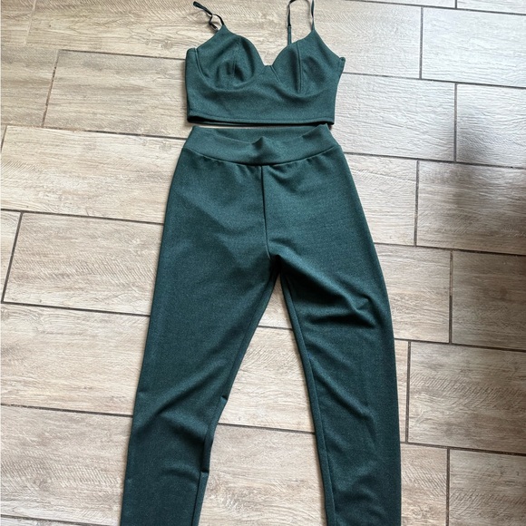 A3 Design Other - Green 2 piece set